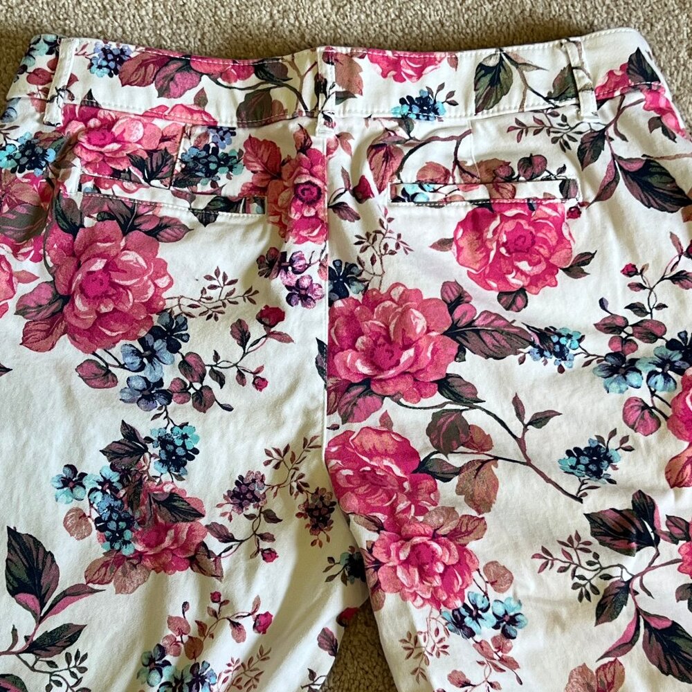 St Johns Bay Women's Floral Capri Pants - Picture 4 of 14